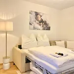 Διαμέρισμα Mit Balkon & Parkplatz Im Zentrum
