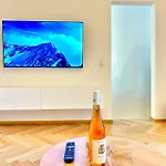 Mit Balkon & Parkplatz Im Zentrum Διαμέρισμα *