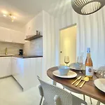 アパート Mit Balkon & Parkplatz Im Zentrum フュッセン