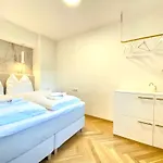 アパート Mit Balkon & Parkplatz Im Zentrum フュッセン