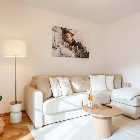 Mit Balkon I Tiefgarage I Zentrum *