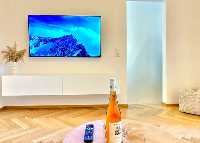 Mit Balkon & Parkplatz Im Zentrum Appartement *
