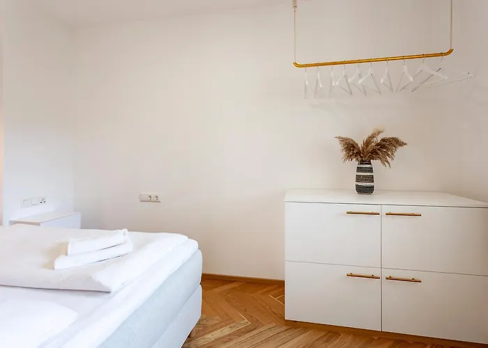 Mit Balkon & Parkplatz Im Zentrum Appartement