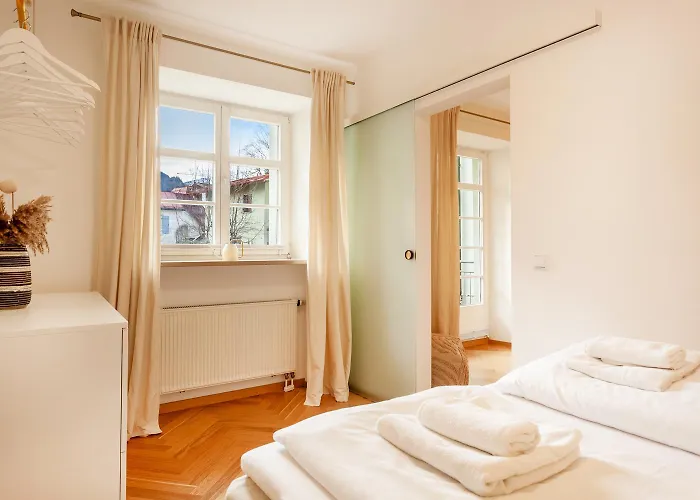 Mit Balkon & Parkplatz Im Zentrum *